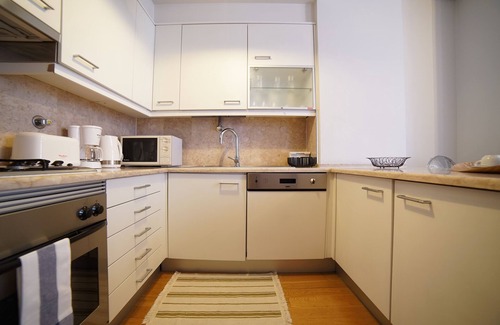 Sacramento Apartment | Apartment Garrett 2A Studio City Views