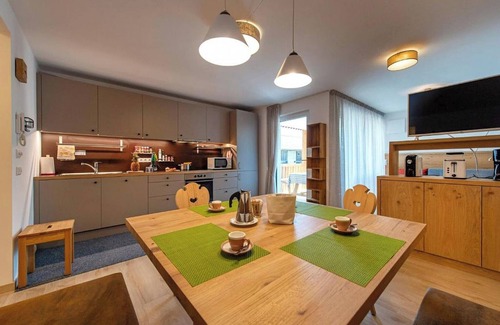 Albions Apartment | Apartment "Gass A" with Mountain View, Private Terrace & Wi-Fi