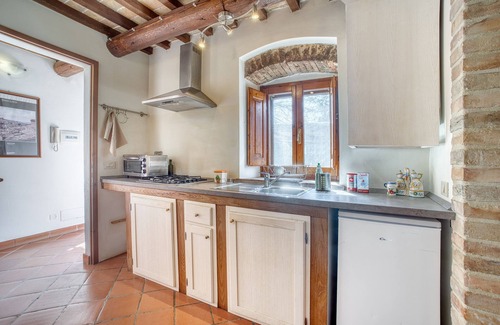 Umbertide House | Apartment 'Glicine ad Antico Casale '700' with Shared Pool & Wi-Fi