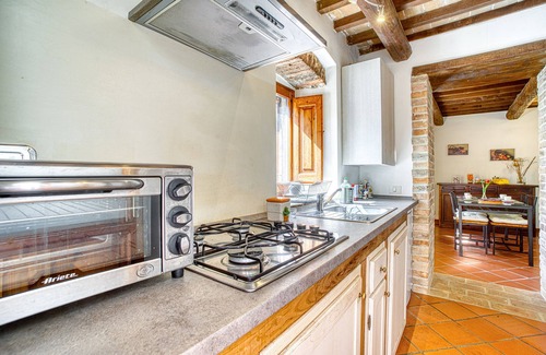 Umbertide House | Apartment 'Glicine ad Antico Casale '700' with Shared Pool & Wi-Fi