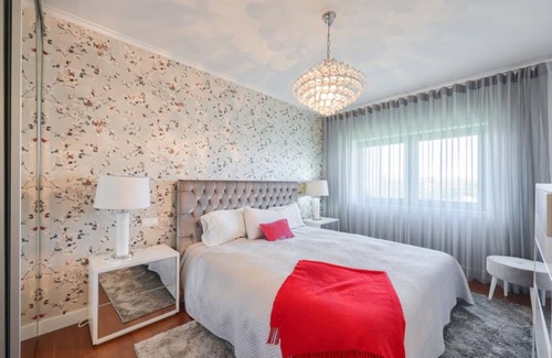 Aveiro Apartment | Apartment 'Glicínias Guest House' with Private Terrace, Wi-Fi and Air Conditioning