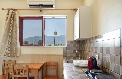 Tingaki Apartment | Apartment 'Golden Sun Two-bedroom Apt 5' with Sea View, Shared Pool and Wi-Fi