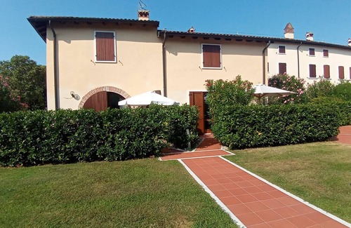 Calmasino Apartment | Apartment 'Golf Residence La Ca' with Shared Pool and Private Garden