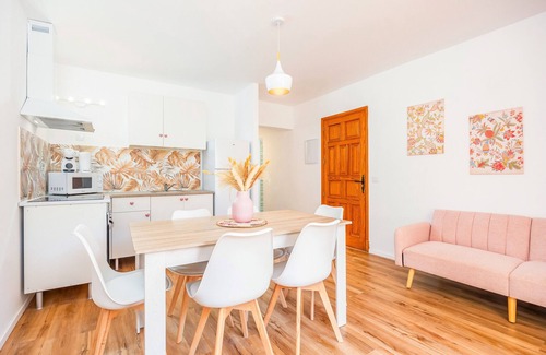Cala Ferrera Apartment | Apartment 'Gran Sol Family 1' with Shared Pool, Wi-Fi and Air Conditioning