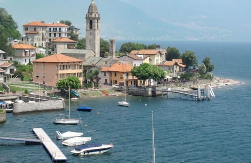 Vignola Apartment | Apartment Guattini in Cremia - 6 persons, 3 bedrooms
