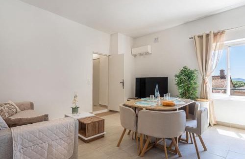 Guerrevieille Apartment | Apartment Hameau de Guerrevieille by Interhome