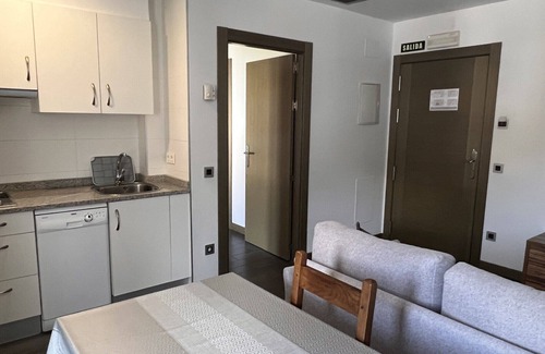 Ituren Apartment | Apartment 'Hartza' with Mountain View, Wi-Fi and Air Conditioning