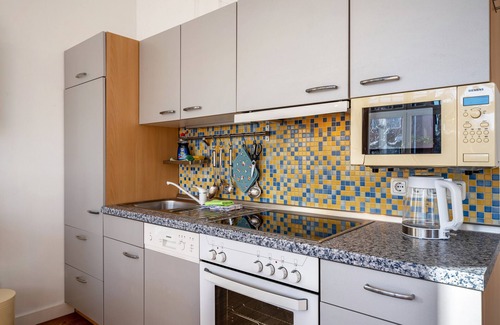 Alt-Travemunde/Ronnau Apartment | Apartment 'Haus Übersee Wohnung Fidji' with Private Terrace, Shared Garden and Wi-Fi