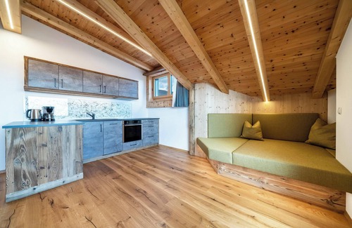 Verano Apartment | Apartment 'Haughof - Lärchenweide' with Mountain View, Wi-Fi & Balcony