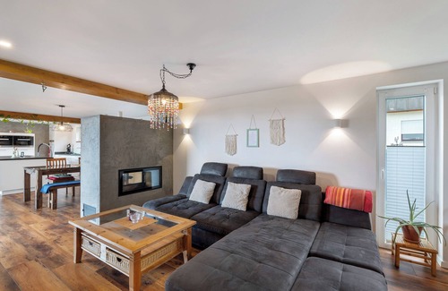 Lauf Apartment | Apartment 'Haus Elisabeth' with Balcony and Wi-Fi