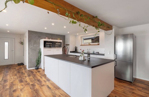 Lauf Apartment | Apartment 'Haus Elisabeth' with Balcony and Wi-Fi