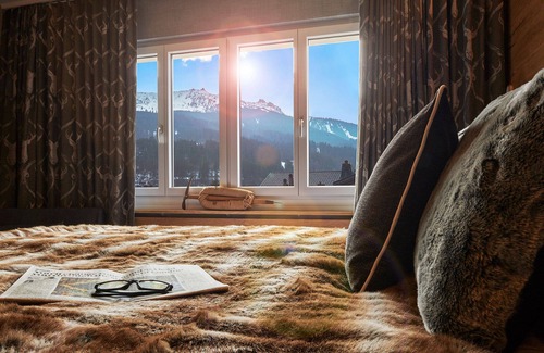 Klosters Platz Apartment | Apartment 'Haus Prasut' with Balcony and Wi-Fi
