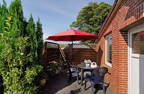 Moorweg Apartment | Apartment 'Haus Tucholski' with Private Terrace, Private Garden and Wi-Fi