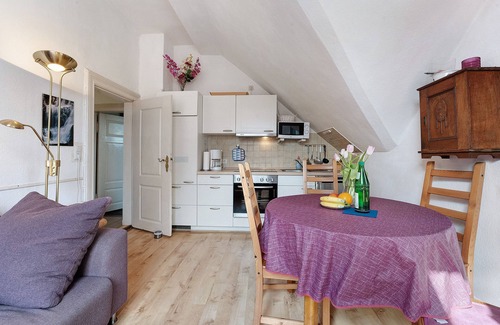 Brodersdorf Apartment | Apartment 'Hof Voege Ferienwohnung 3' with Shared Garden and Wi-Fi