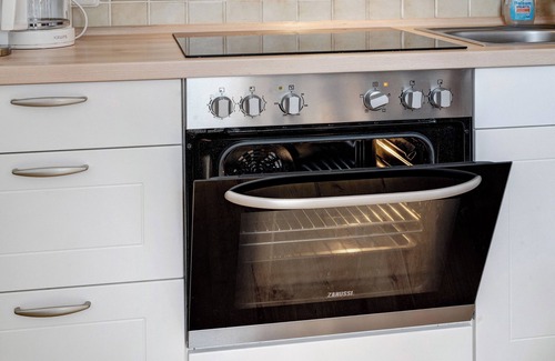 Brodersdorf Apartment | Apartment 'Hof Voege Ferienwohnung 3' with Shared Garden and Wi-Fi