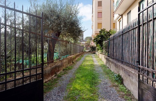 Arenzano Apartment | Apartment "Holiday House - Arenzanohost" with Terrace & A/C