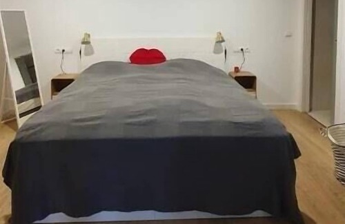 Alella Apartment | Apartment 'Holiday In Alella' with Private Pool, Wi-Fi and Air Conditioning