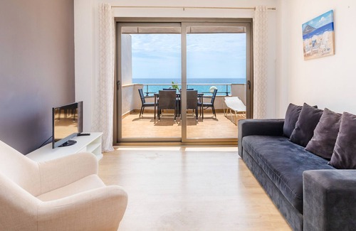 S'illot Apartment | Apartment 'Hostal Antic Apartamento 202' with Balcony, Wi-Fi and Air Conditioning