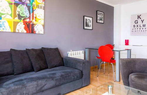S'illot Apartment | Apartment 'Hostal Antic Apartamento 302' with Balcony, Wi-Fi and Air Conditioning