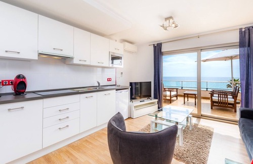 S'illot Apartment | Apartment 'Hostal Antic Apartamento 302' with Balcony, Wi-Fi and Air Conditioning
