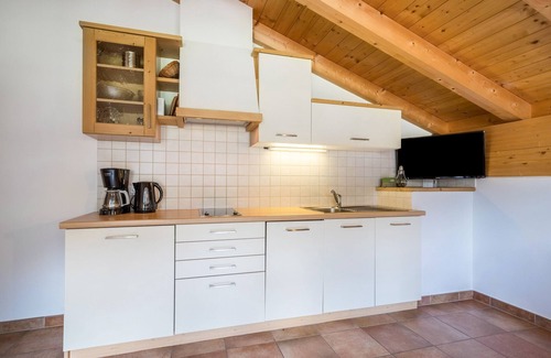 Pracupola Apartment | Apartment Hotel 'Naturresidenz Theistadl Apt 301' with Lake View, Garden & Wi-Fi