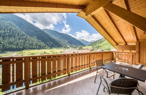 Pracupola Apartment | Apartment Hotel 'Naturresidenz Theistadl Apt 301' with Lake View, Garden & Wi-Fi