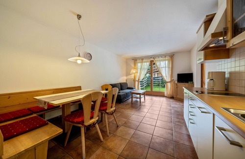 Pracupola Apartment | Apartment Hotel 'Naturresidenz Theistadl Apt 102' with Lake View, Garden & Wi-Fi