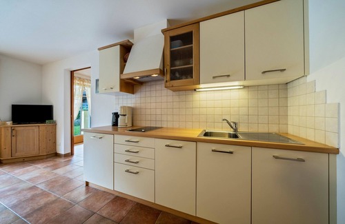Pracupola Apartment | Apartment Hotel 'Naturresidenz Theistadl Apt 102' with Lake View, Garden & Wi-Fi