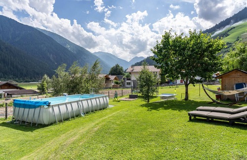 Pracupola Apartment | Apartment Hotel 'Naturresidenz Theistadl Apt 102' with Lake View, Garden & Wi-Fi