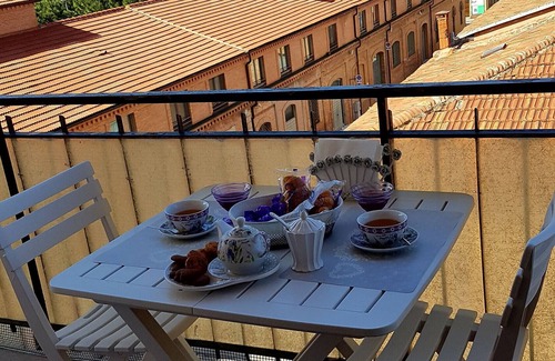 Falconara Marittima Apartment | Apartment 'Il Nido Di Pikki' with Sea View, Balcony and Wi-Fi