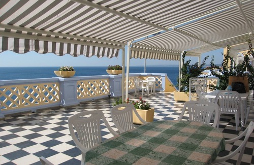 Santa Cesarea Terme Apartment | Apartment in a early '20s stately building with private access to the sea