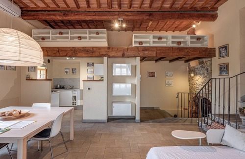 San Martino alla Palma Apartment | Apartment 'Il Poderaccio Scirocco' with Shared Pool, Wi-Fi and Air Conditioning