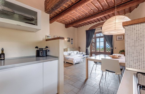 San Martino alla Palma Apartment | Apartment 'Il Poderaccio Scirocco' with Shared Pool, Wi-Fi and Air Conditioning