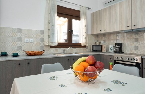 Panormos Apartment | Apartment 'Iliana 1' with Mountain View, Wi-Fi and Air Conditioning