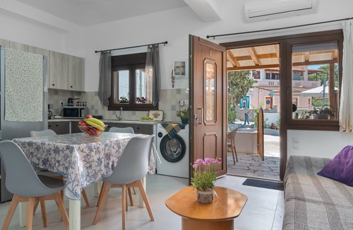 Panormos Apartment | Apartment 'Iliana 2' with Mountain View, Wi-Fi and Air Conditioning