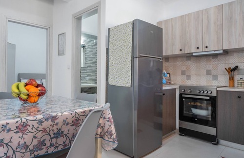 Panormos Apartment | Apartment 'Iliana 2' with Mountain View, Wi-Fi and Air Conditioning