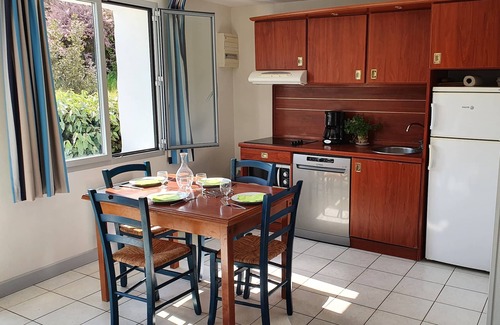 Batz-sur-Mer Apartment | Apartment in 3* Tourist Residence with direct, secure beach access