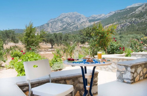 Lefkos Apartment | Apartment In A Hotel 'Miraluna Studio 3' with Private Terrace, Wi-Fi and Air Conditioning