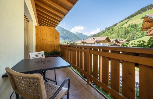 Pracupola Apartment | Apartment in a Hotel 'Naturresidenz Theistadl Apt 202' with Mountain View & Wi-Fi