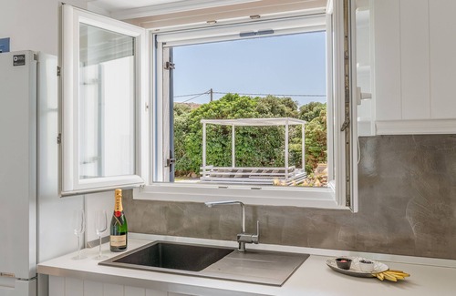 Kato Fellos Apartment | Apartment In A Hotel "Ow Andros Luxury Suites 4" with Mountain View, Private Terrace & Wi-Fi