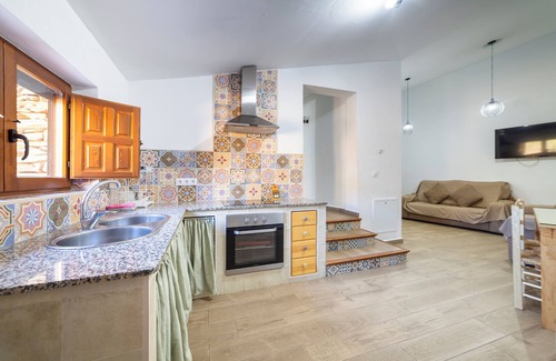 Laroya House | Apartment In A Hotel 'Yerbaluisa' with Mountain View, Wi-Fi