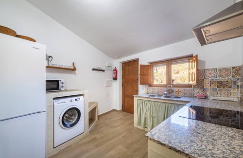 Laroya House | Apartment In A Hotel 'Yerbaluisa' with Mountain View, Wi-Fi