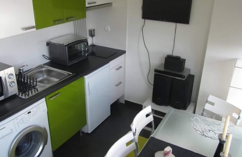 Sesimbra Apartment | Apartment in a house. Sea view. Now w/dinning room, air conditioned & bikes