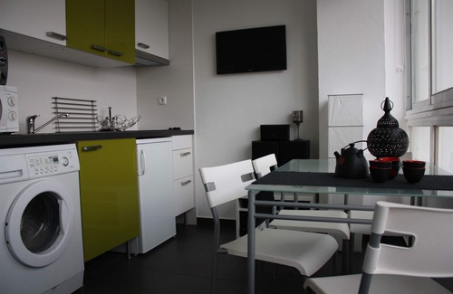 Sesimbra Apartment | Apartment in a house. Sea view. Now w/dinning room, air conditioned & bikes