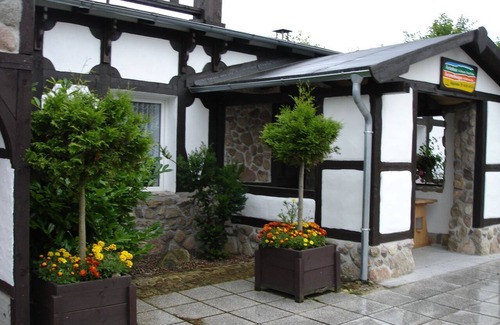 Godern Apartment | Apartment in a quiet location, 2 minutes walk. to the lake, 10 km off the Landesh. Schwerin