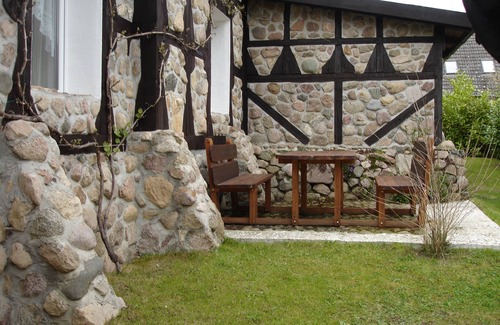 Godern Apartment | Apartment in a quiet location, 2 minutes walk. to the lake, 10 km off the Landesh. Schwerin