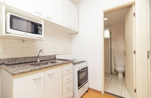 Pinheiros House | Apartment in Benedito Calixto with garage and AC