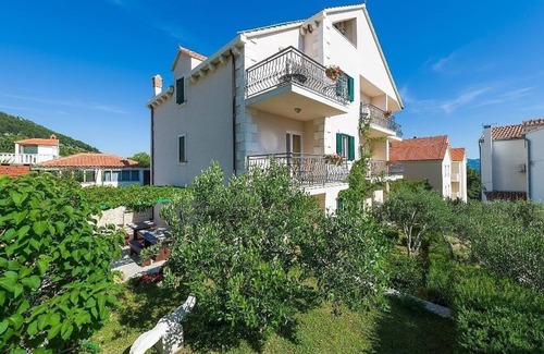 Bol Apartment | Apartment in Bol with Seaview, Balcony, Air condition, WIFI (156-5)