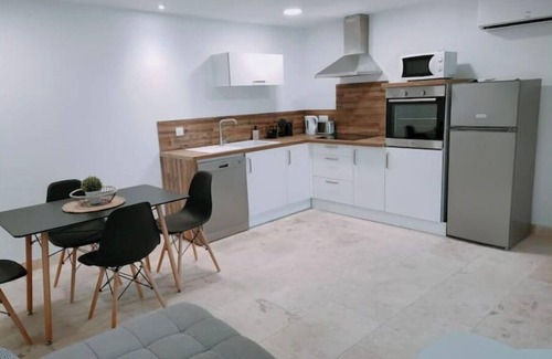 Raphele-les-Arles Apartment | Apartment in part of Mas