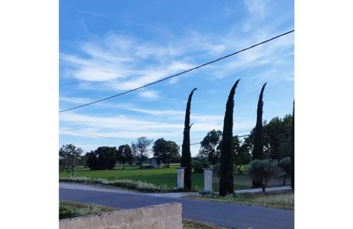 Raphele-les-Arles Apartment | Apartment in part of Mas